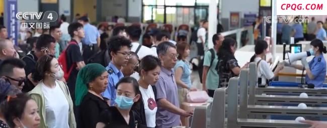 武汉：应对高温科技助力防暑降温 多地举措送清凉