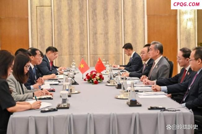 特朗普自导自演关税闹剧，越南被坑向中国表忠心？美国政策成笑话 越南冷静回应重塑战略选择
