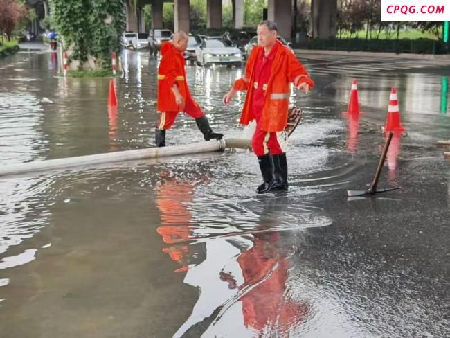 杭州城管部门全力应对强降雨 确保城市安全运行