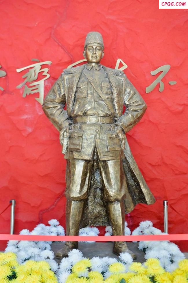 独臂退伍老兵为烈士守墓40载