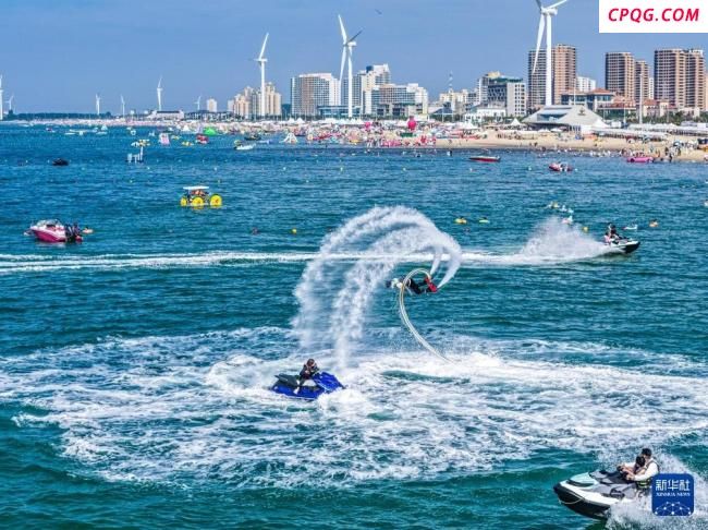 酷暑催热“清凉经济” 多地民众寻觅避暑良方