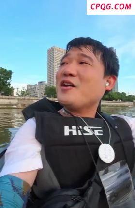 男子划船下班 25分钟车程划了3小时 独特体验累并快乐着