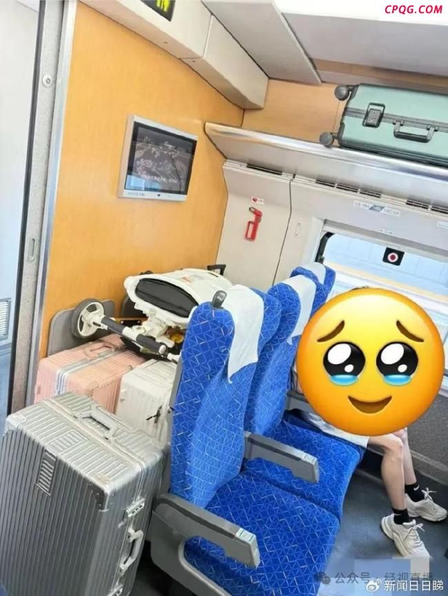乘客吐槽座椅后方塞满行李