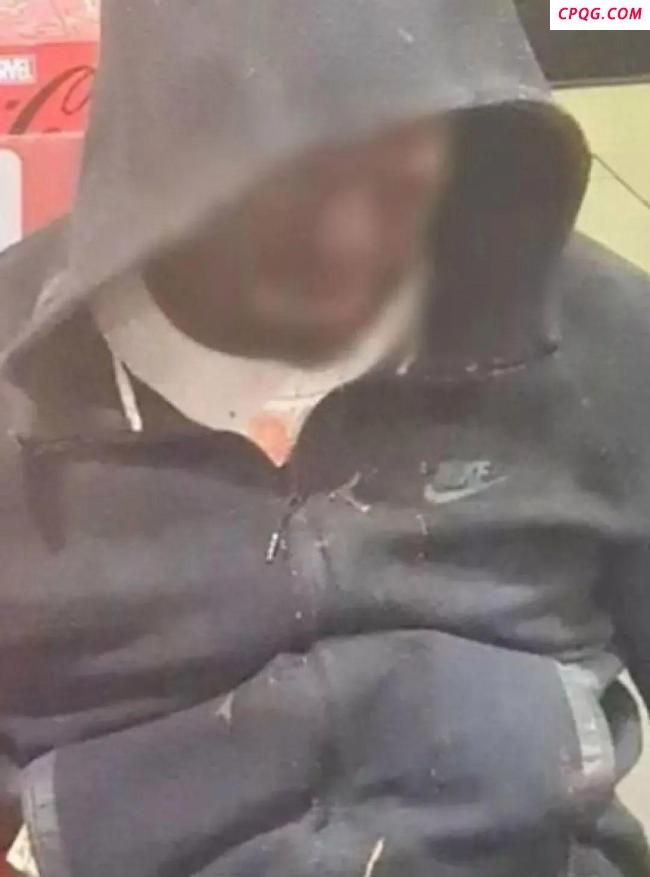 男子被枪击活埋奇迹爬出坟墓