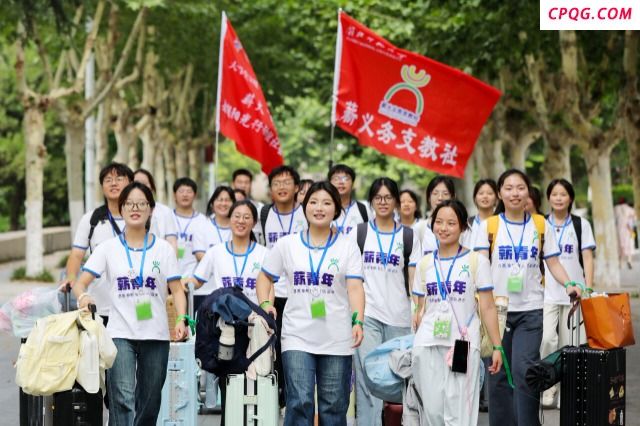 安徽淮北：大学生暑期支教队出征