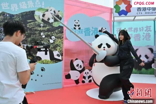 广东首个水上大型气模亮相 熊猫主题吸睛新地标