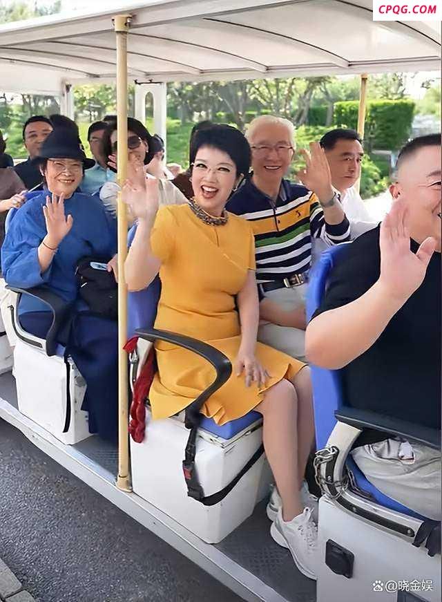 13位央视老主持人团建 全是童年回忆