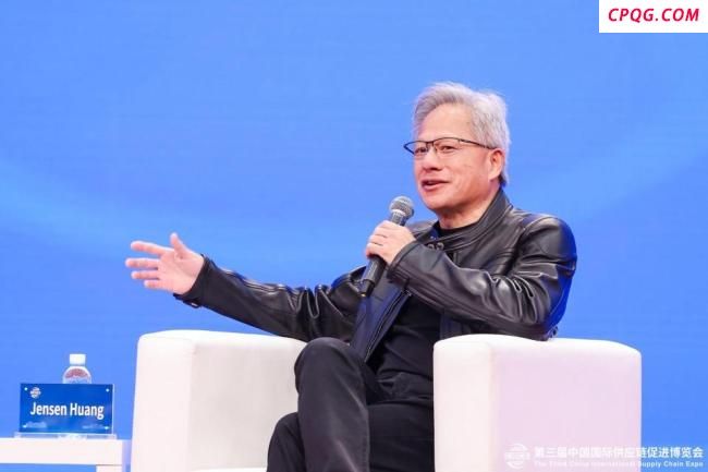 黄仁勋：年轻人应尽快用AI多用AI