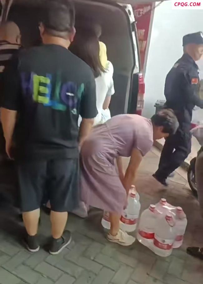 杭州市民误食发臭自来水追问3大悬疑