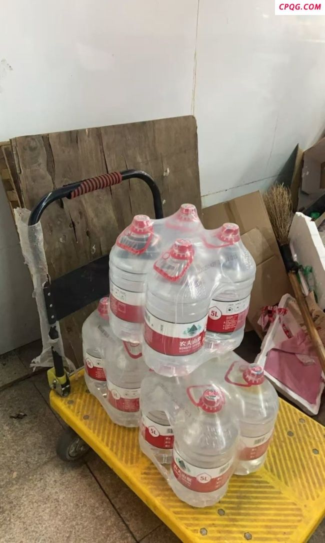 杭州市民误食发臭自来水追问3大悬疑 水源异常引发用水恐慌