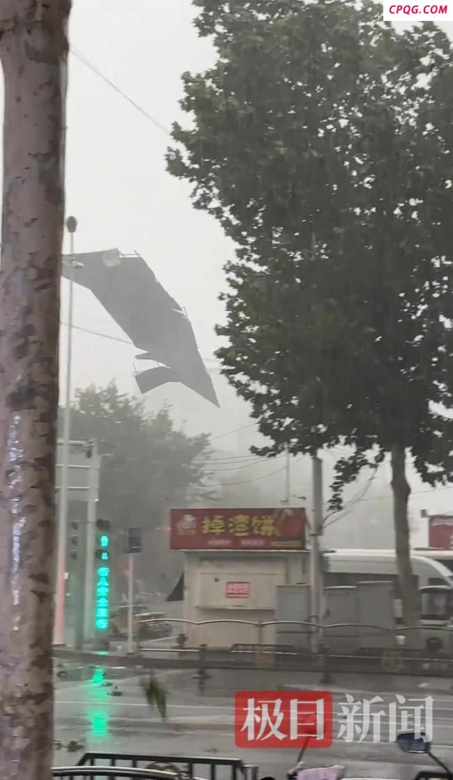 河南淅川突刮9级以上雷暴大风 狂风暴雨致多处受损