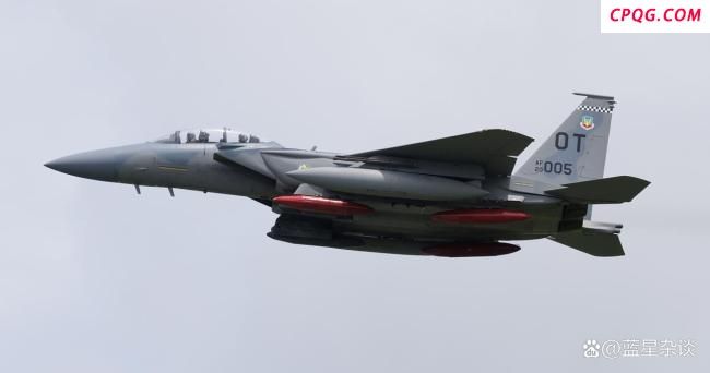 专家谈美军F-15EX战斗机飞抵日本 东亚空中力量对比引发热议