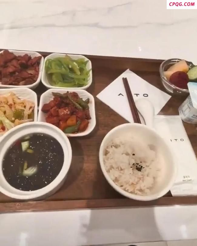 “鸿蒙大酒店”火爆出圈 服务创新引领潮流