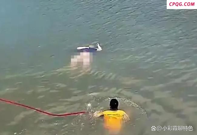 外卖小哥送餐途中跳河救人