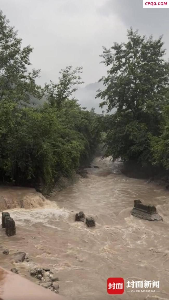 景区回应青城山后山溪水猛涨 短时强降雨所致