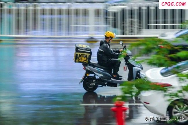 外卖小哥出事故昏迷，医院急寻家人