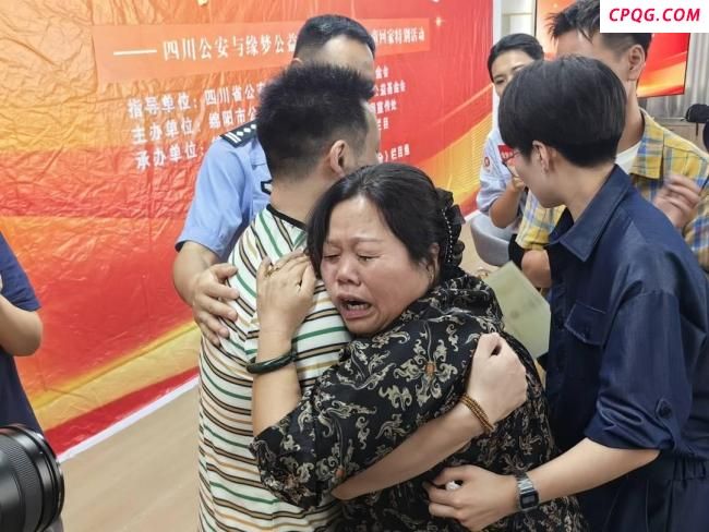 母子离散35年团聚 妈妈哭到近乎昏厥