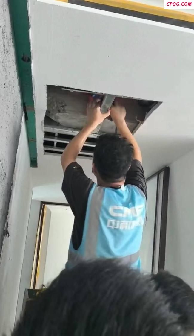 住建局回应精装房房梁钢筋被切 施工单位违规装修所致