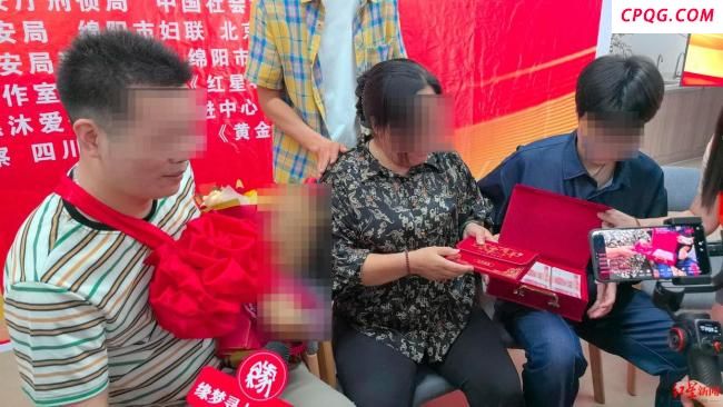 女子打工被骗逃回家后发现儿子丢了 37年后母子终团聚