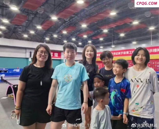 羡慕每一位可以跟莎莎合影的朋友