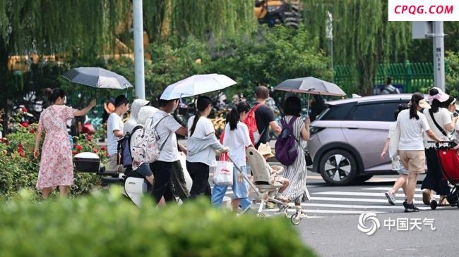 闷蒸不下线 北京“桑拿天”持续 户外如自带“潮”感