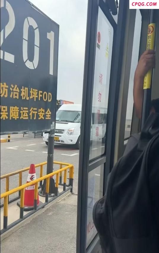 春秋航空一航班因故障返航 机械故障致行程延误