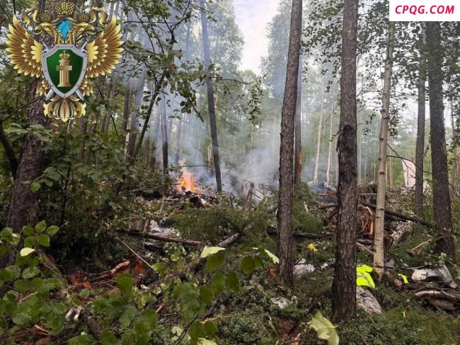 现场：俄客机坠毁49人全部遇难，普京起立为失事遇难者默哀一分钟