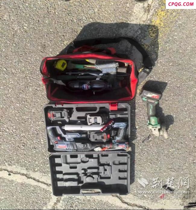 工地小偷驾车逃跑 警民合力擒贼