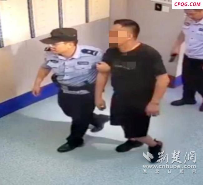 工地小偷驾车逃跑 警民合力擒贼 群众勇助警方抓捕