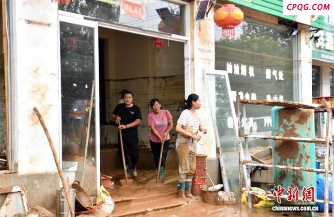 河北易县受灾村庄陆续开展清淤消杀 灾后重建有序进行