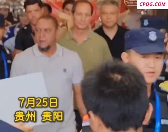 意大利球星巴乔抵达贵阳
