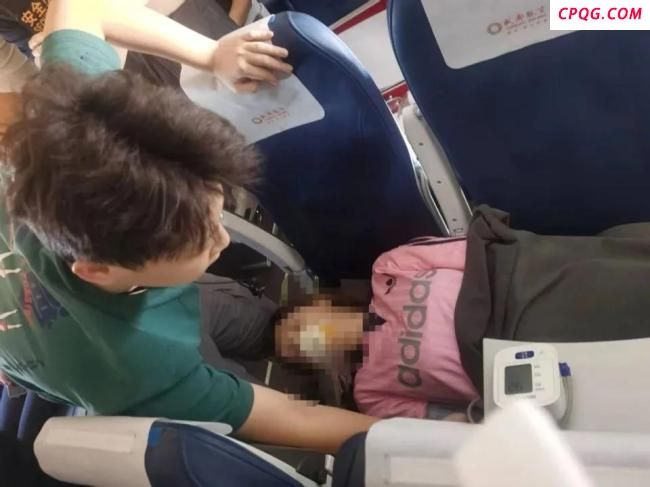 医学生飞机上救人表示不后悔不后怕 用行动证明医者仁心