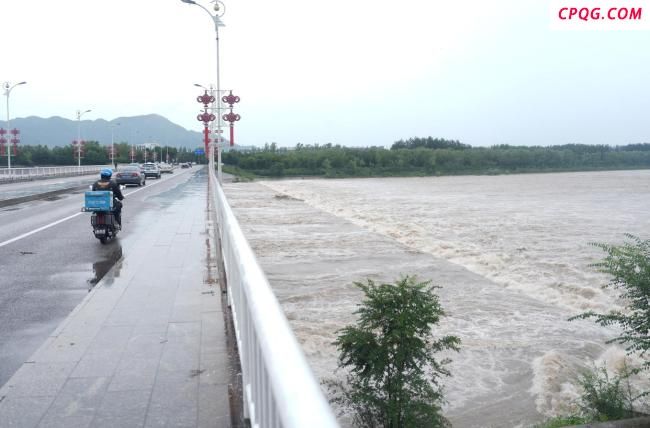 北京潮河白河交汇处水面宽近300米 密云水库泄流现场直击