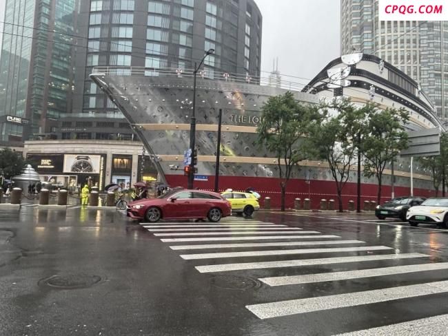 上海路易号附近现滔滔洪水？假的