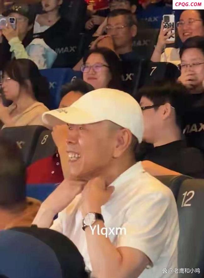 陈佩斯邀60岁以上老朋友十元观影 蔡明现场动情落泪