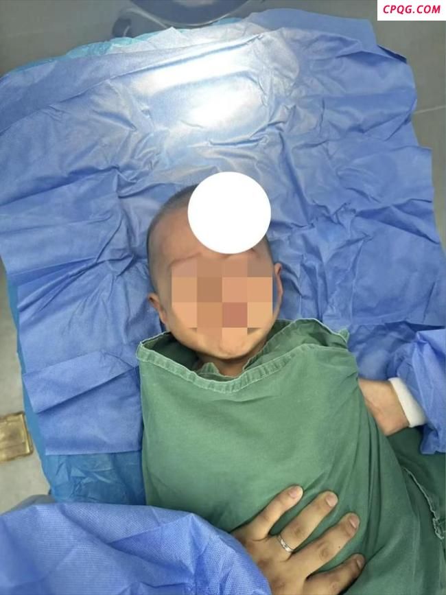小孩在酒店磕伤 酒店拒赔引家长不满 宝妈曝光引发舆论反转