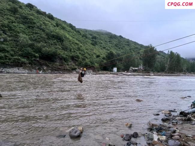 6人因暴雨被困山顶100小时成功获救 跨越百小时的救援奇迹