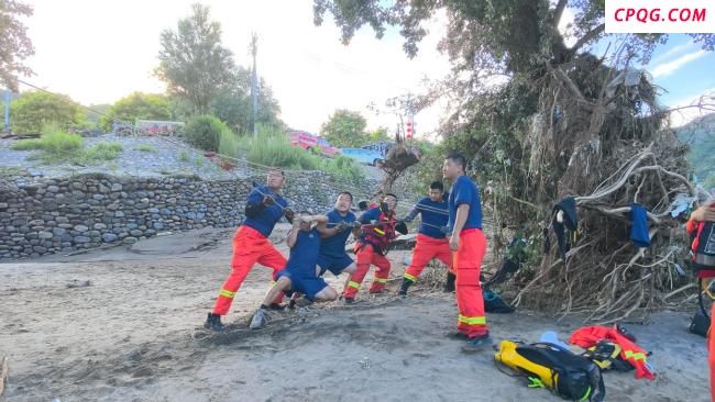 6人因暴雨被困山顶100小时成功获救 跨越百小时的救援奇迹
