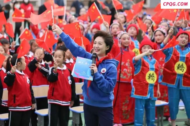 央视著名主持人海霞获新称号 最美志愿者