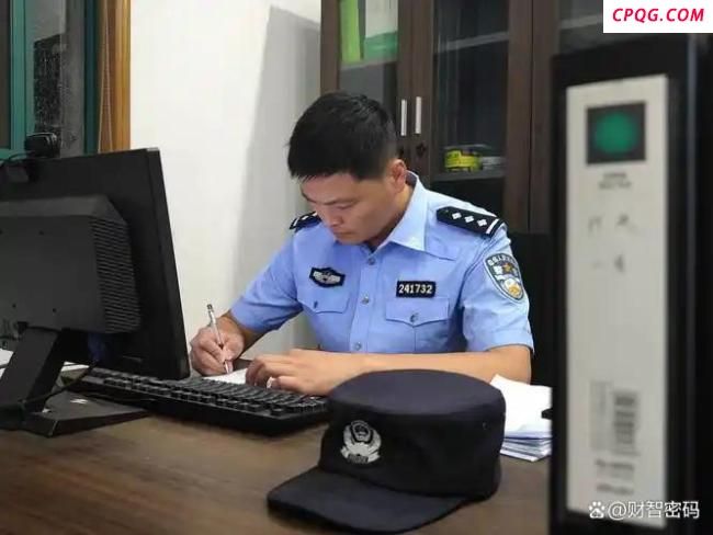 媒体：亮证逼迫让路背后是特权思维