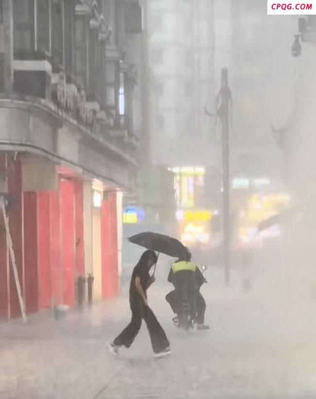 深圳气象局回应暴雨预警跳降