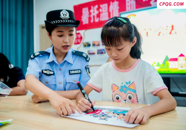“画笔绘法”进课堂 童趣普法护童心