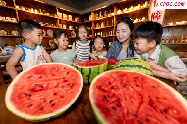 多彩民俗迎立秋