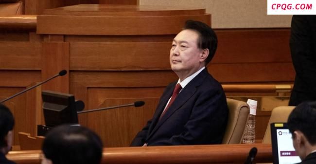 韩媒模拟尹锡悦拒捕：10个人都没架走