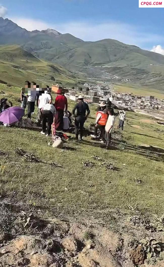 游客自驾游车钥匙被土拨鼠“叼走” 调皮土拨鼠引发趣事