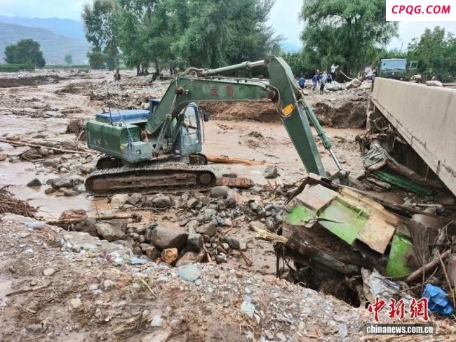 甘肃发布会全体起立向遇难者默哀 山洪灾害致严重损失