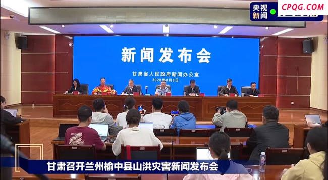 洪水1分钟冲走10多辆车清空停车场 山洪暴发致严重损失