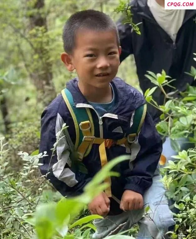 大理发布通告寻找走失8岁男童线索 全城搜救进行中
