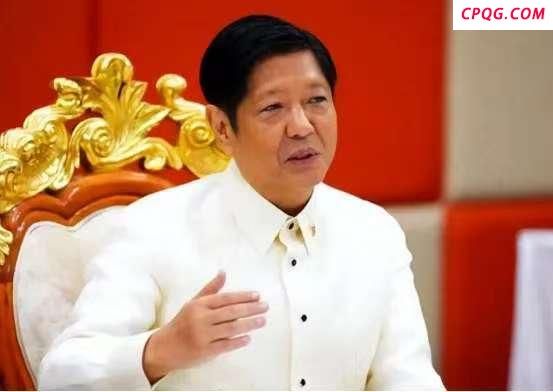 菲船闯黄岩岛挑衅，中方海警海军齐出手：夹击 水炮，大快人心！执法升级彰显决心