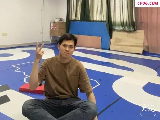 大学生造出微缩高铁 每秒最快1.5米 梦想照进现实
